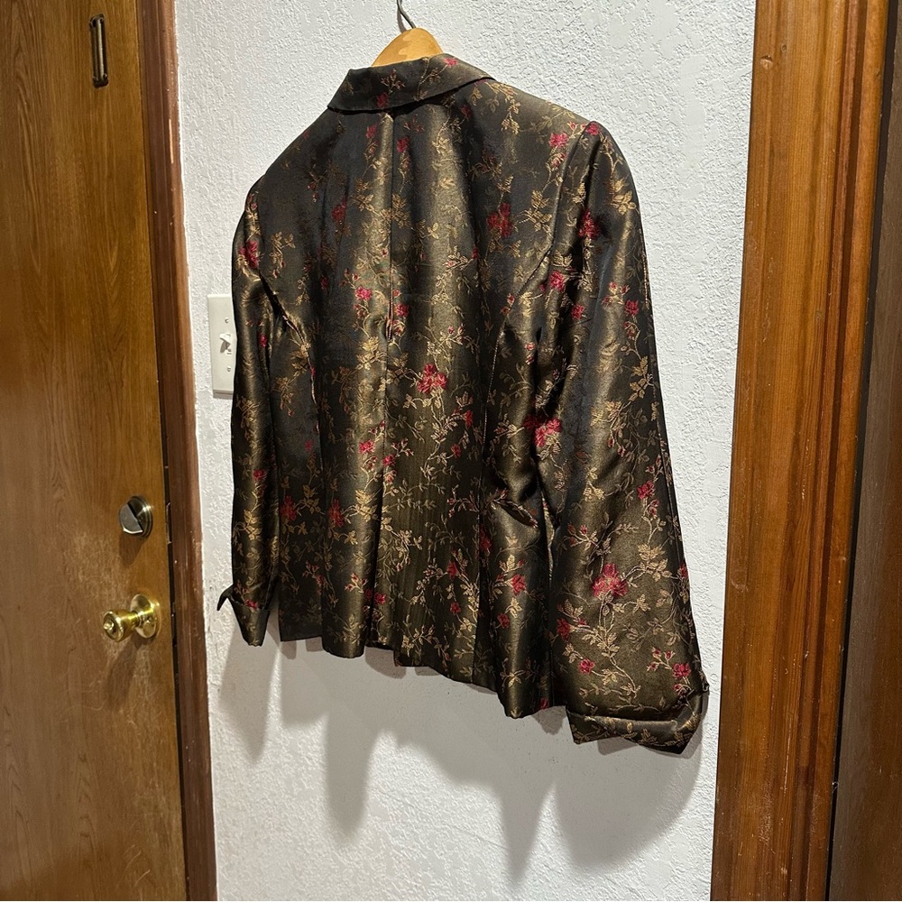 Elegant Floral Patterned Pencil Skirt - Picture 3 of 4
